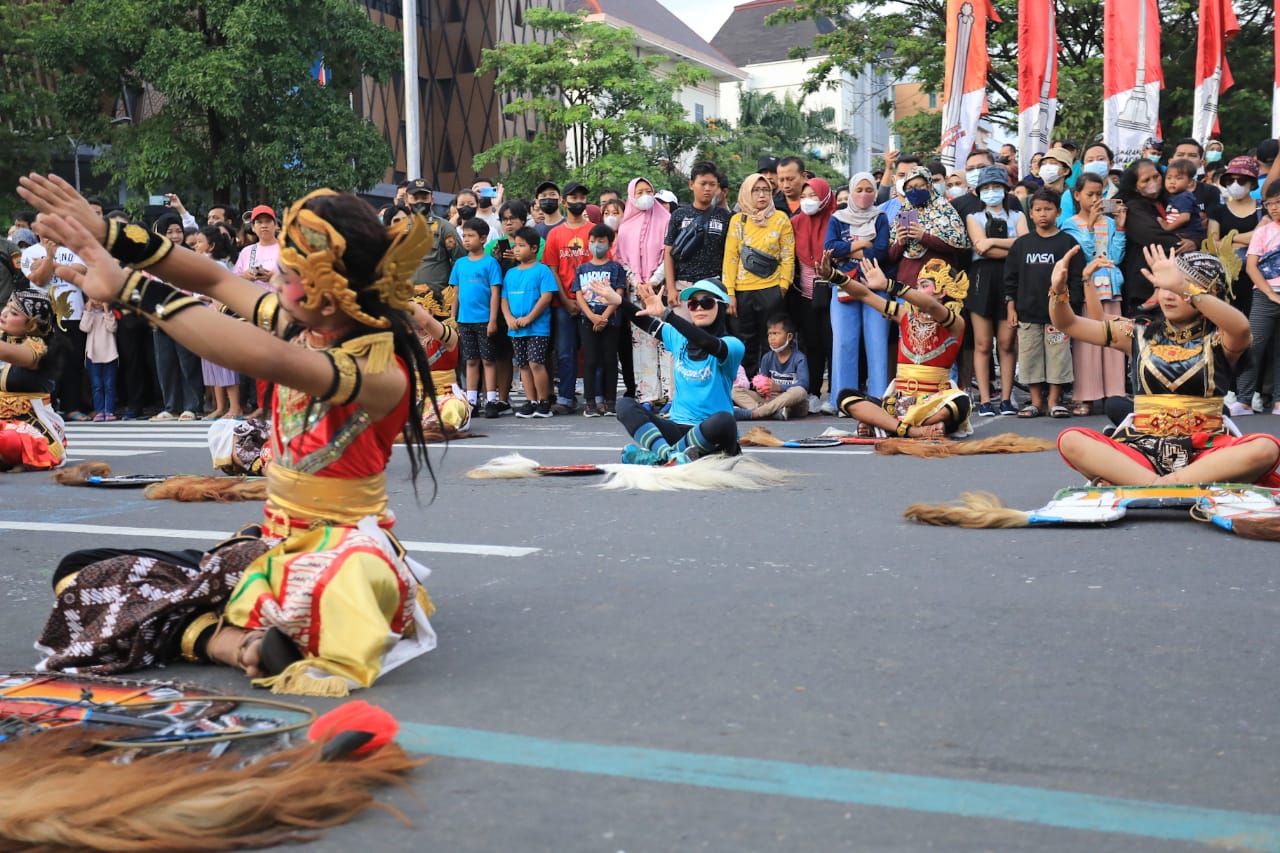 Lari 7,2 KM dan Ikut Flashmob Jaranan, Cara Atikoh Ganjar Rayakan HUT Jateng