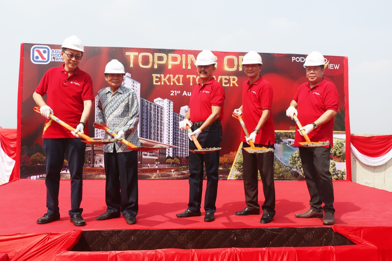 Seremoni Topping Off Tower Ekki Podomoro Golf View di Cimanggis, Jakarta, Minggu (21/8).