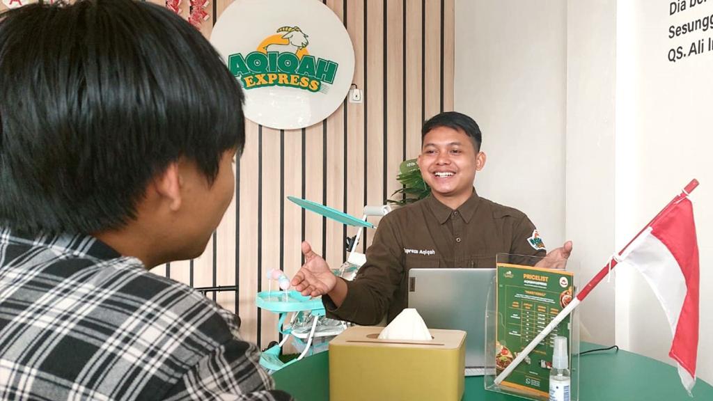 Pemilik Aqiqah Express Rian Kadarusman (kiri).