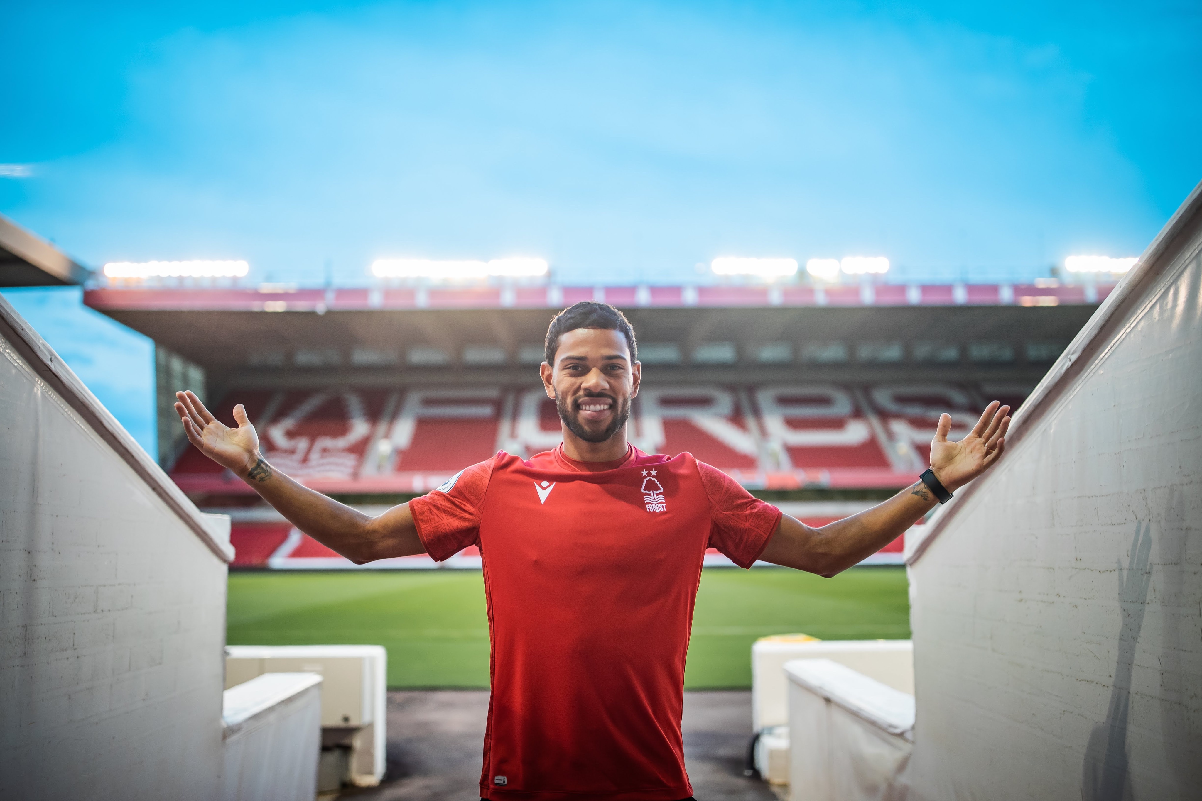 Bek Nottingham Forest Renan Lodi