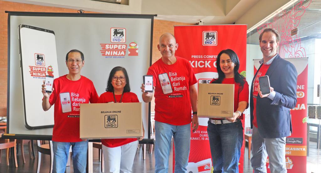 Acara peluncuran aplikasi super ninja.