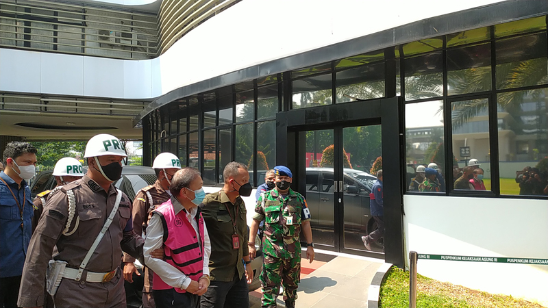  Surya Darmadi tiba di Kejaksaan Agung.