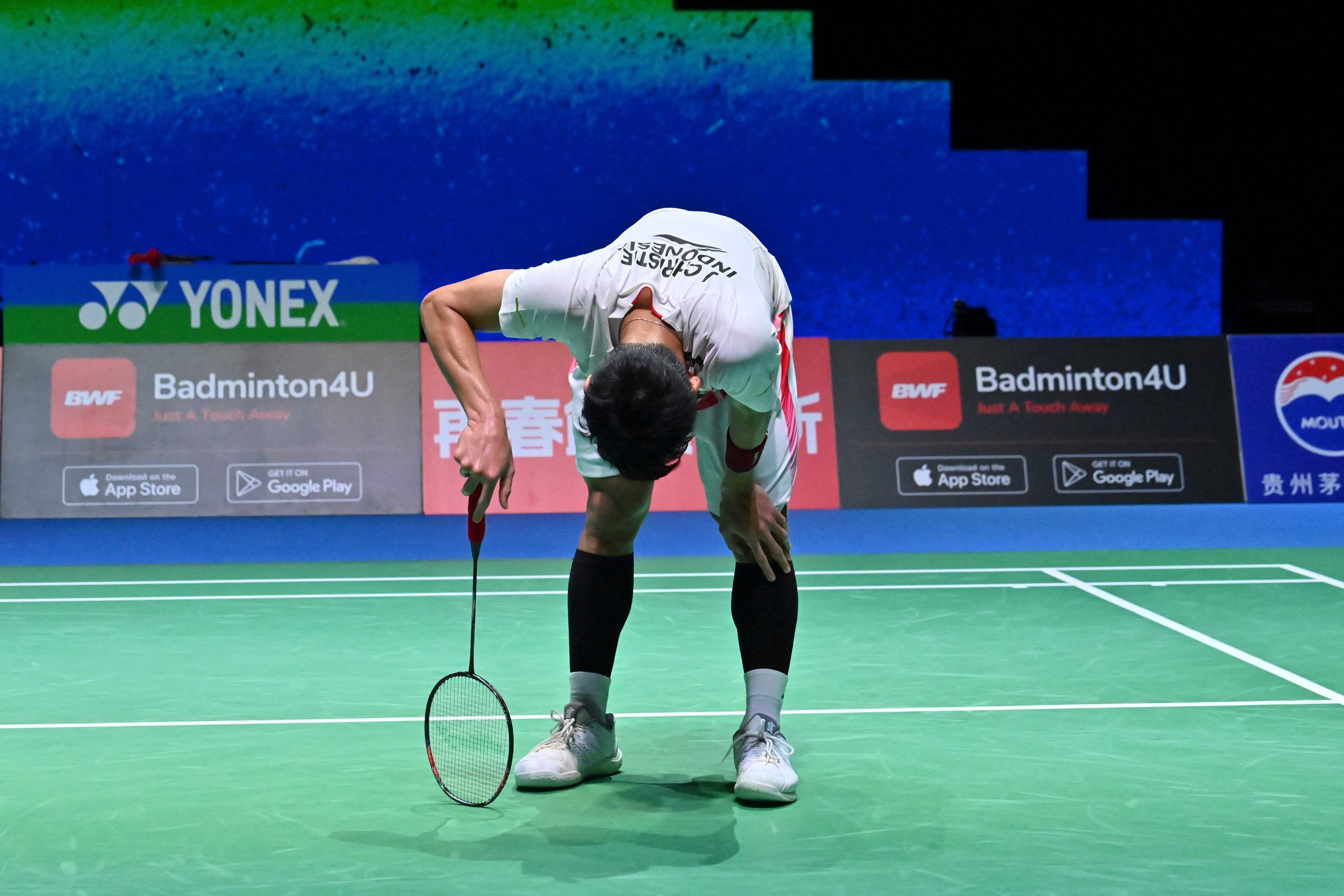 Reaksi pebulu tangkis Indonesia, Jonatan Christie, seusai kalah.