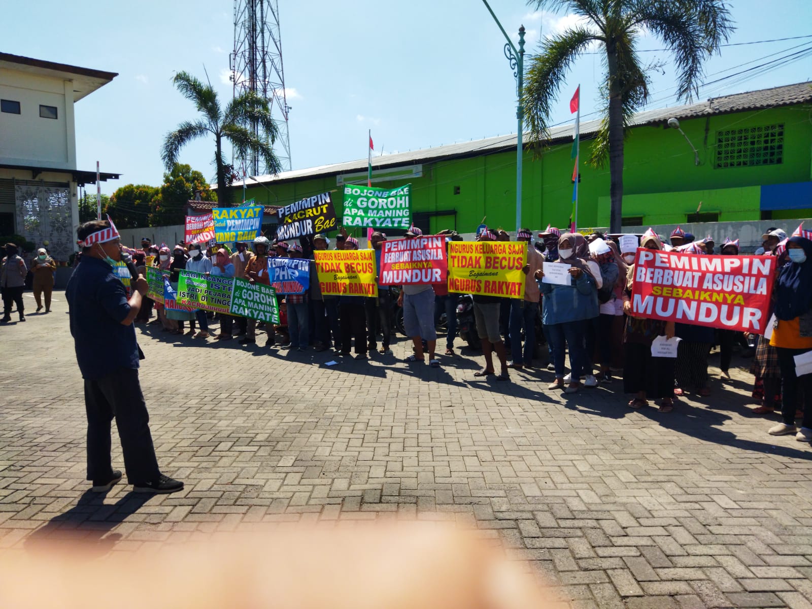 Telantarkan Istri, Wakil Ketua DPRD Brebes Didesak Mundur