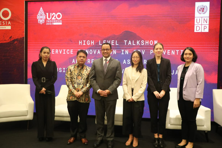 Gubernur Anies Baswedan dalam diskusi bersama UNDP tentang  perlindungan terhadap anak dan perempuan, Selasa (30/8). 