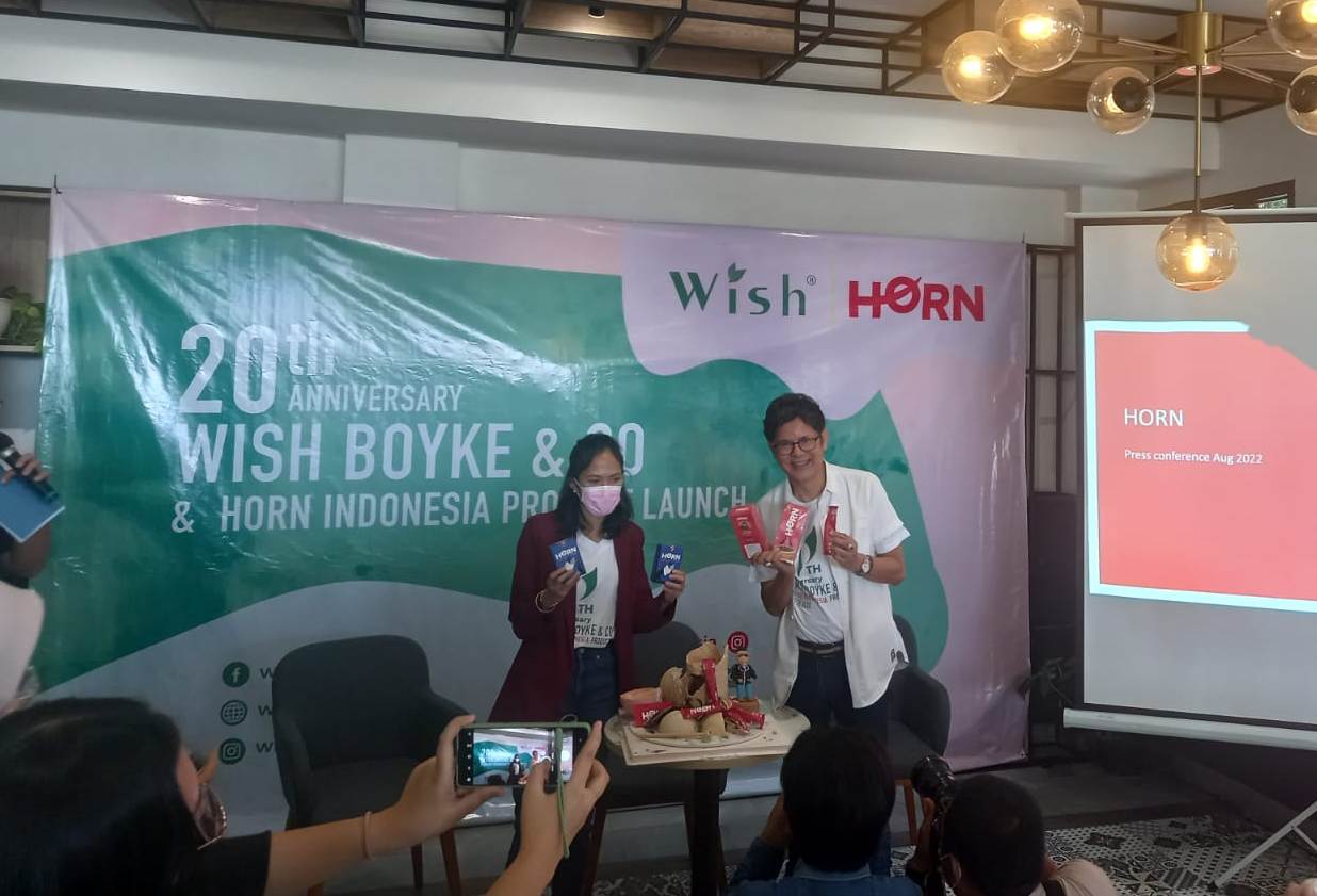 dr. Boyke Dian Nugraha, SpOG, MARS, (kanan) dan Direktur Horn, Dhila saat Temu Media di Jakarta, Kamis (11/8).