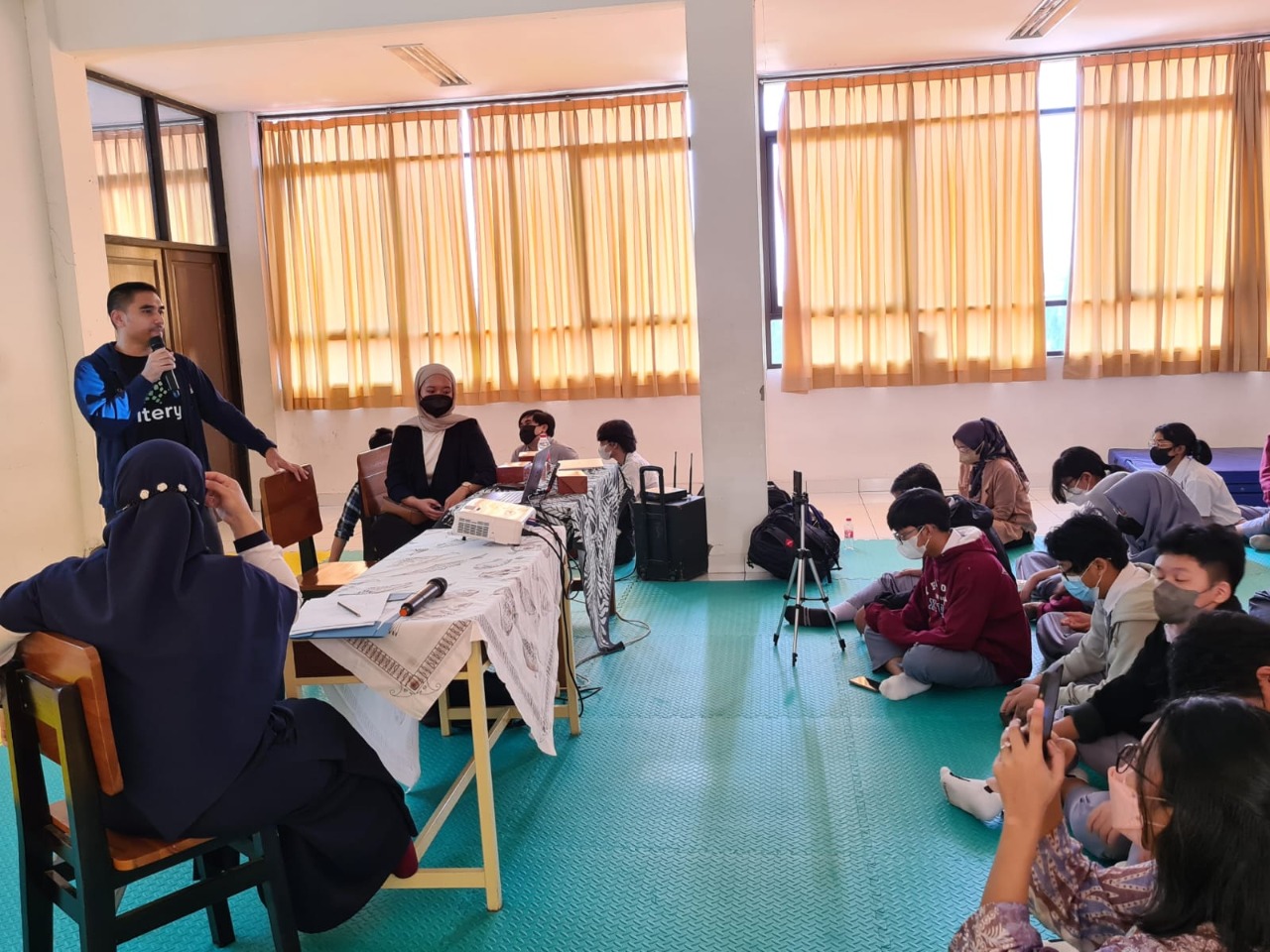 SMA Labschool Jakarta Gelar  'Job Experience Sharing' dengan tema 'My Choice is My Future'.