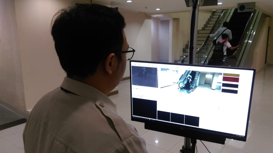 ANTISIPASI: Bandara Adi Soemarmo dilengkapi alat pemindai suhu, sebagai antisipasi penyebaran virus cacar monyet. 