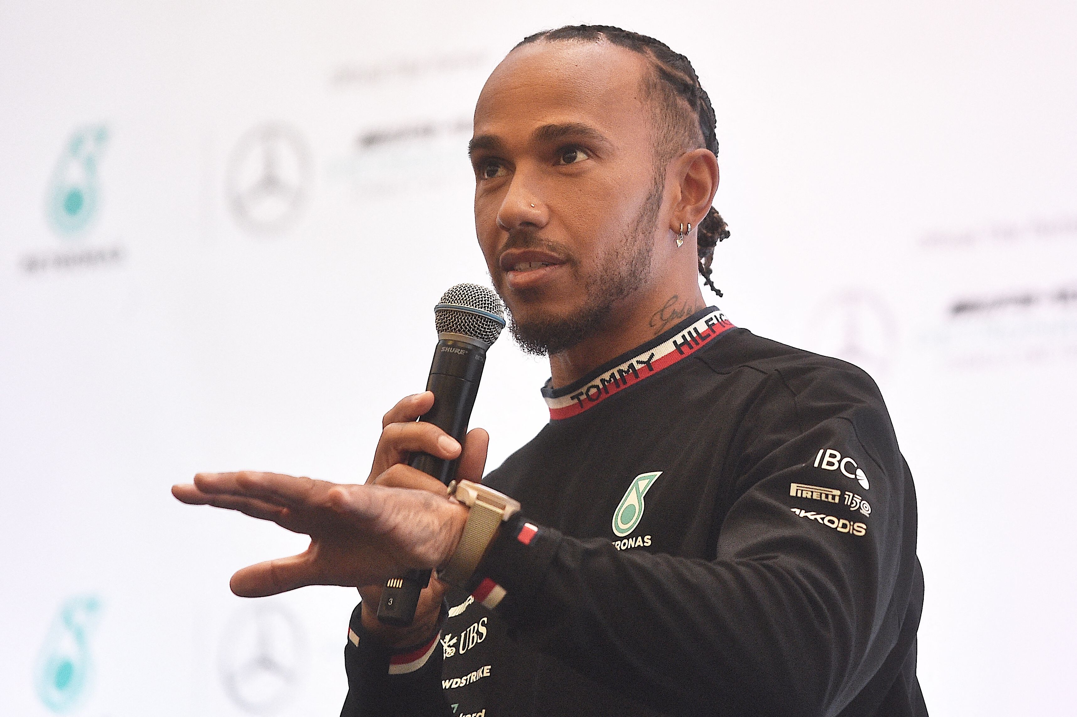 Pembalap tim Mercedes Lewis Hamilton
