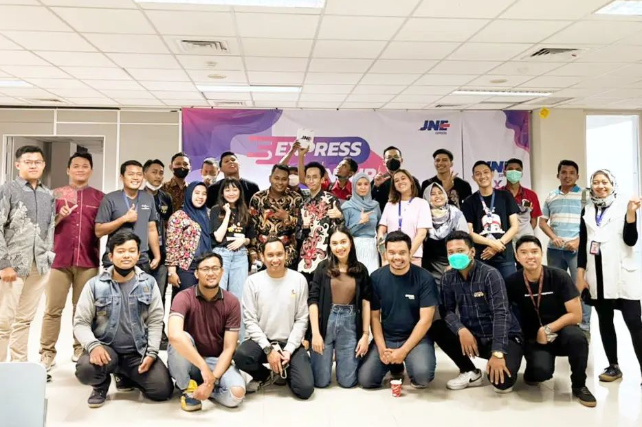 Memasarkan produk apapun telah menggunakan platfrom teknologi, mulai IG, Tik Tok, FB ads, WhatsApp business.