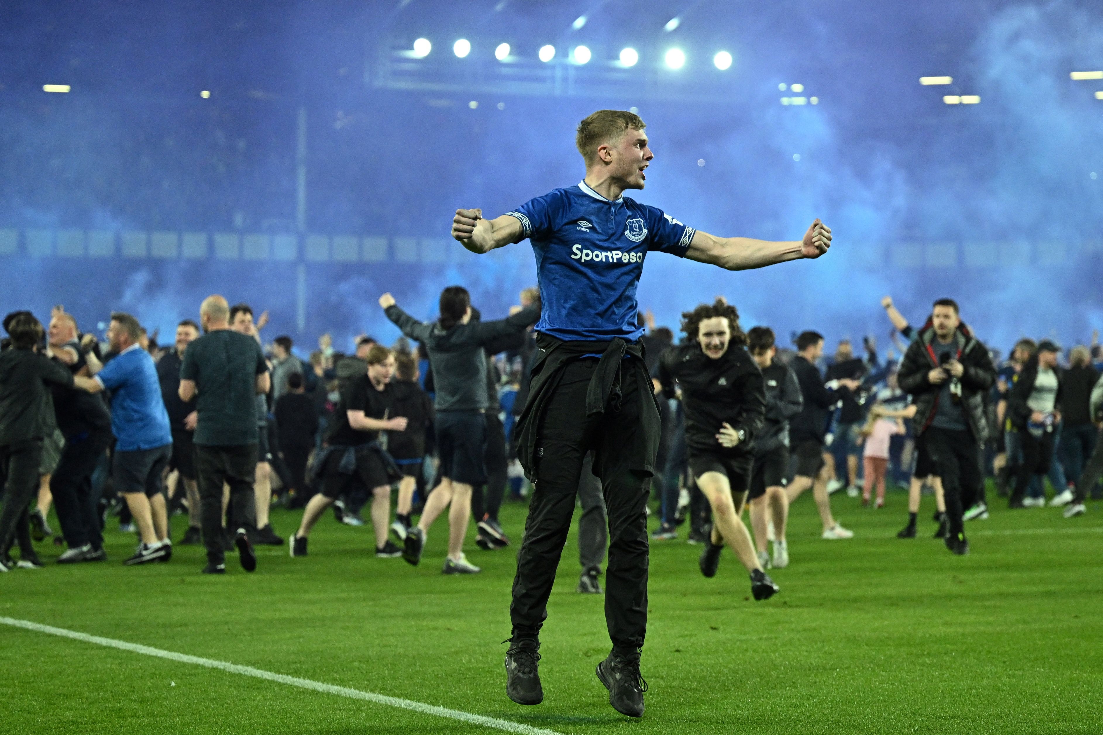 Pendukung yang Masuk Lapangan di Laga Liga Primer Inggris Terancam Skorsing