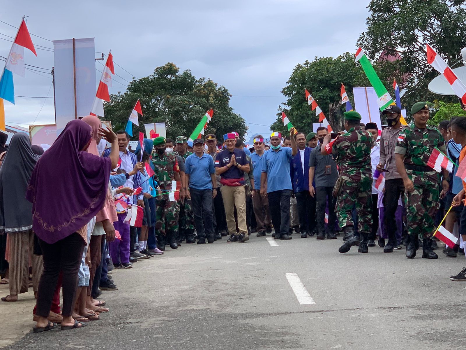 Menparekraf Sandiaga Salahuddin Uno berkesempatan menyambangi Desa Wisata Negeri Hila di Kecamatan Leihitu, Kabupaten Maluku Tengah.