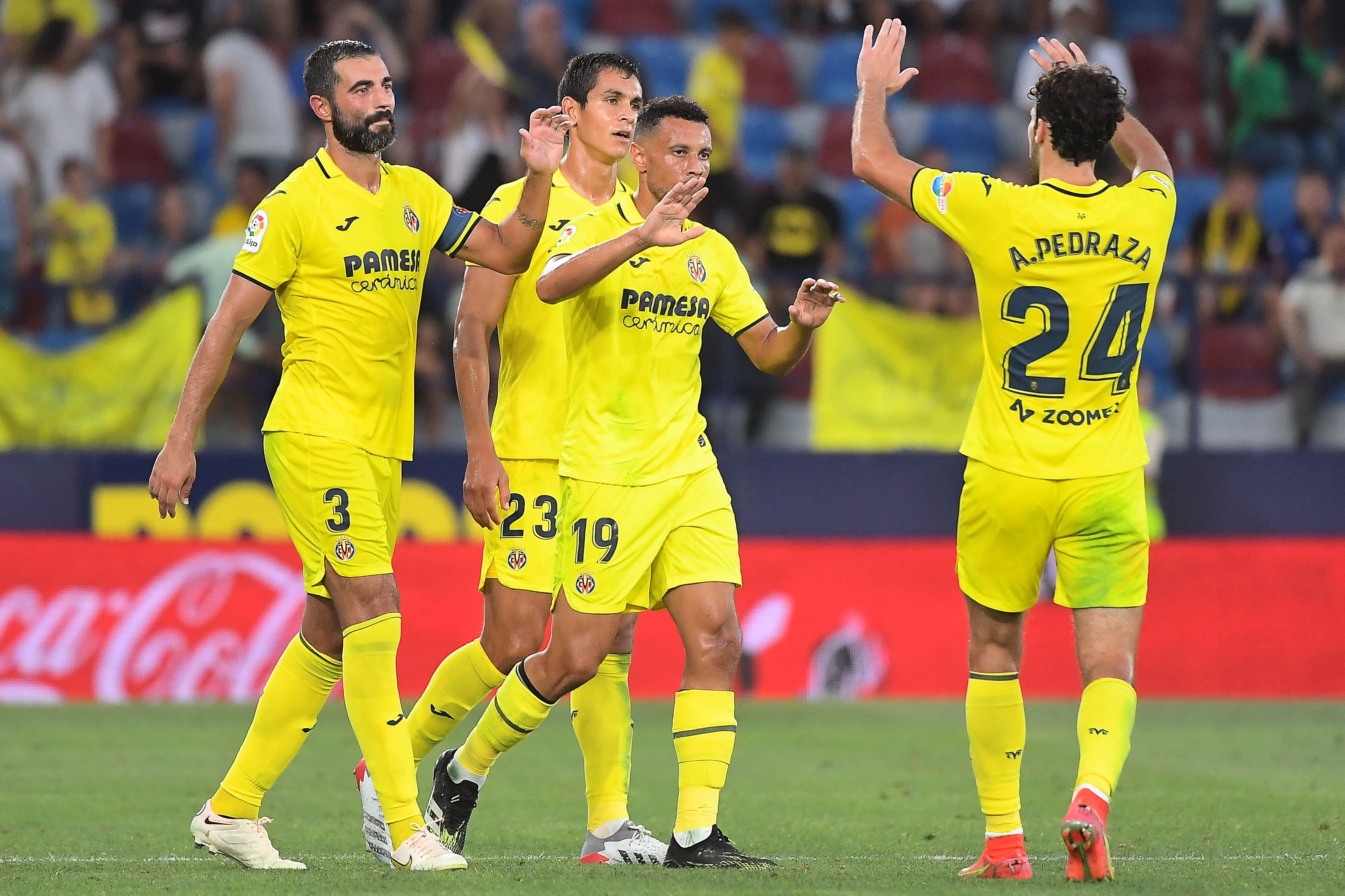 Para pemain Villarreal melakukan selebrasi usai mencetak gol ke gawang Elche di laga La Liga.