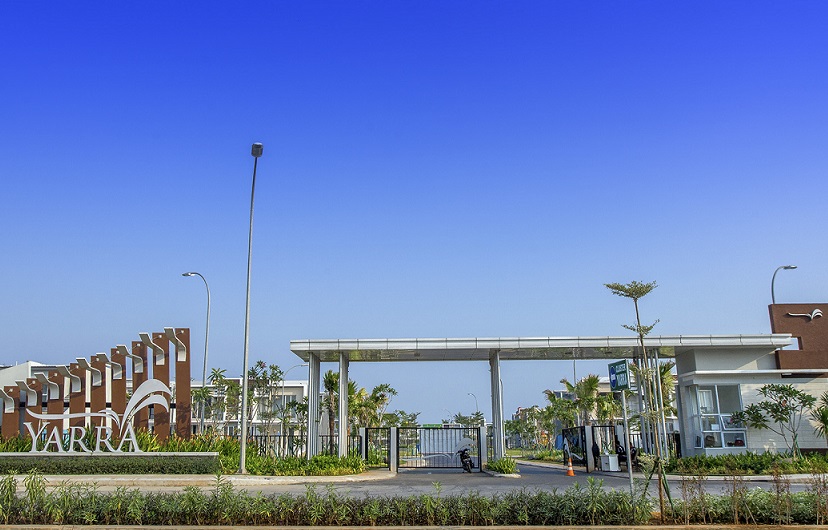 Foto gerbang cluster The Essence@Yarra