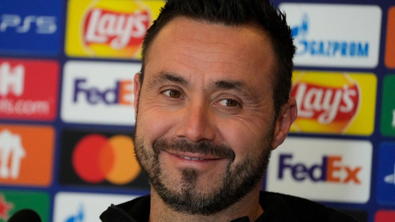 Pelatih Brighton and Hove Albion Roberto de Zerbi