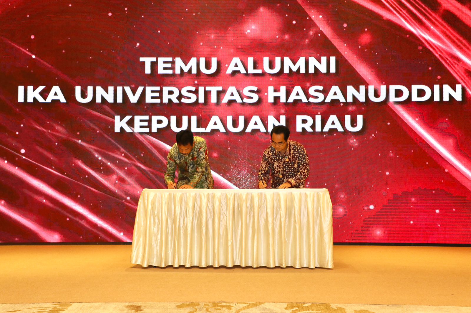 BP Batam menandatangani MoU dengan Universitas Hasanuddin dalam bidang pengembangan SDM untuk industri maritim dan pemberdayaan nelayan.