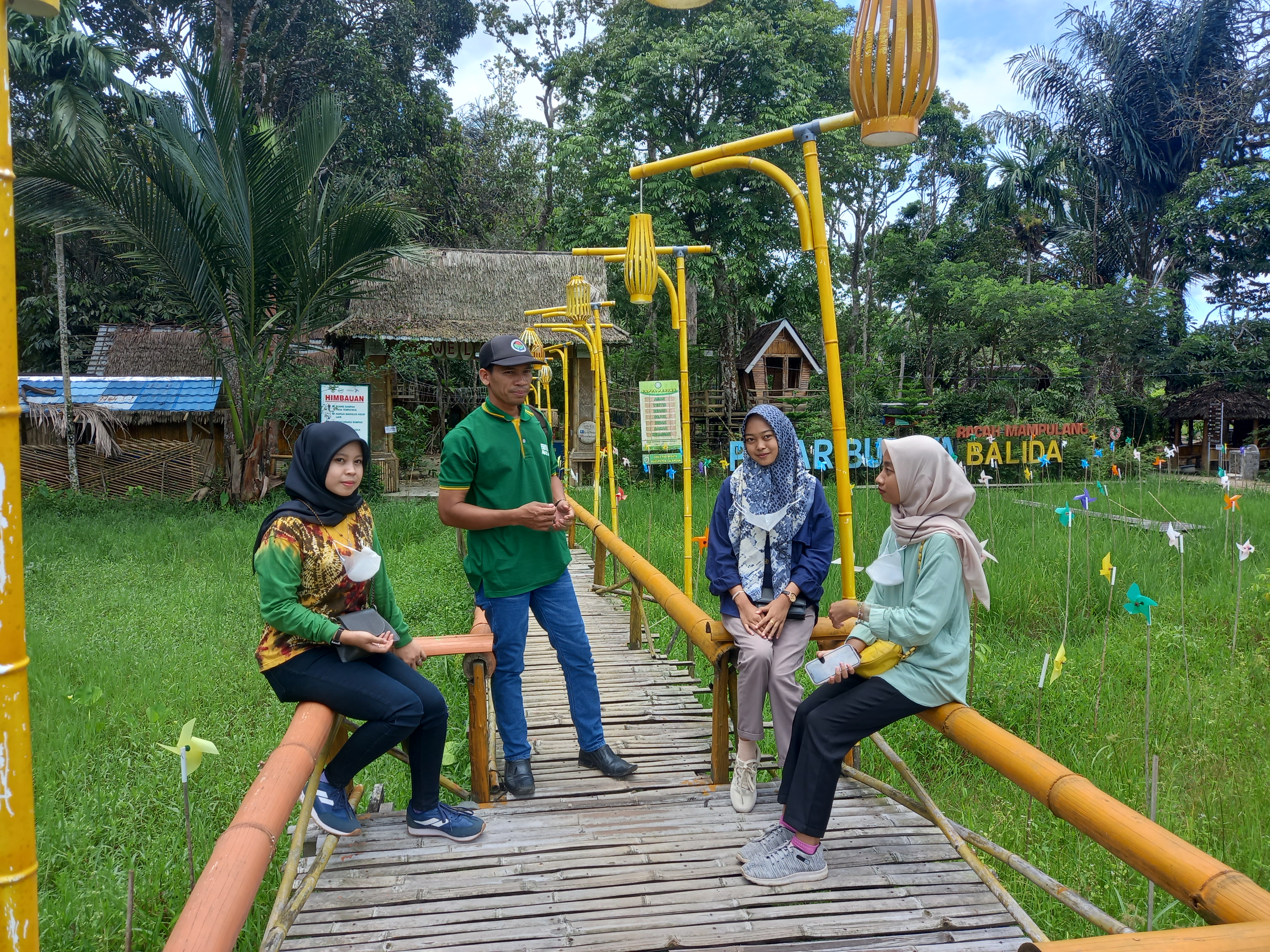 Wisata Pasar Budaya Racah Mampulang di Desa Balida Kabupaten Balangan.