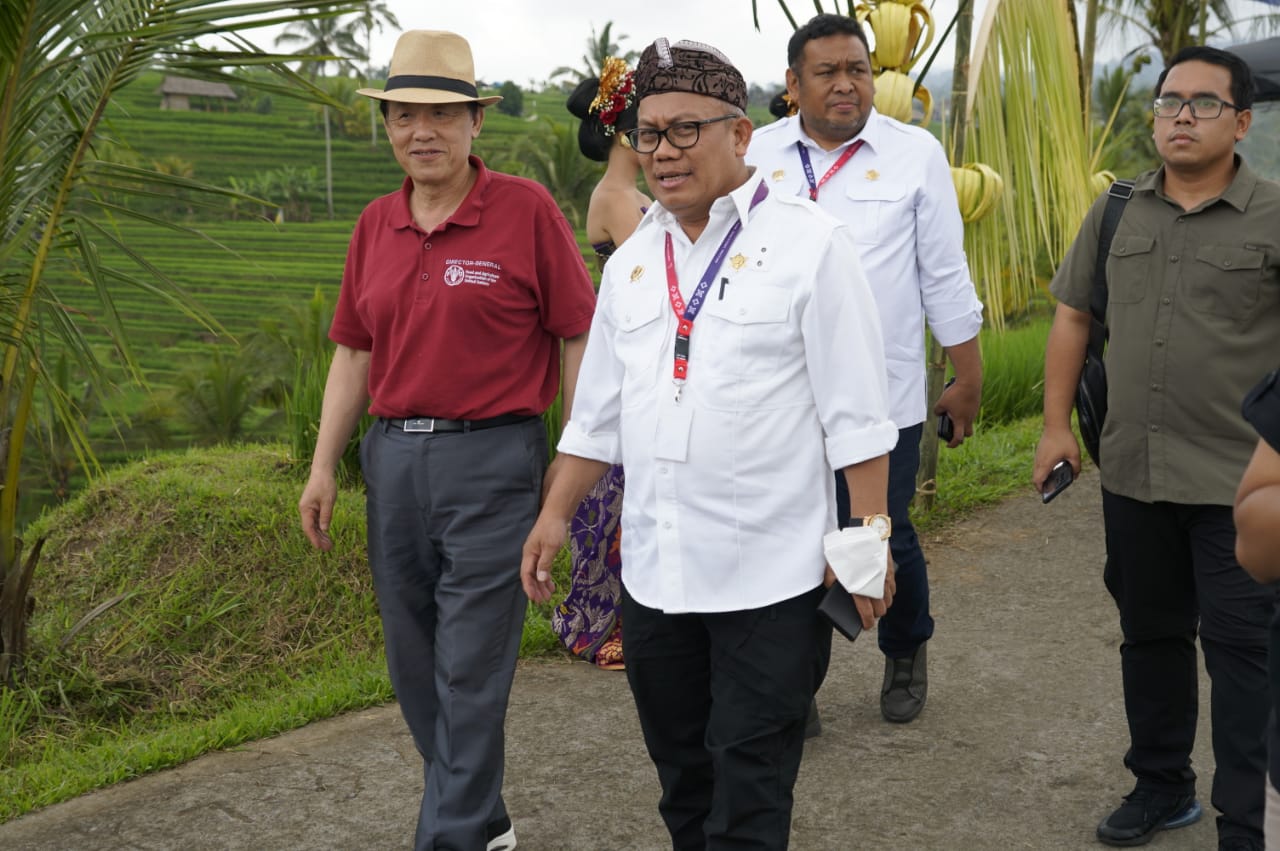 Sekjen Kementan Kasdi Subagyono menemani delegasi AMM 20 dalam kegiatan field trip