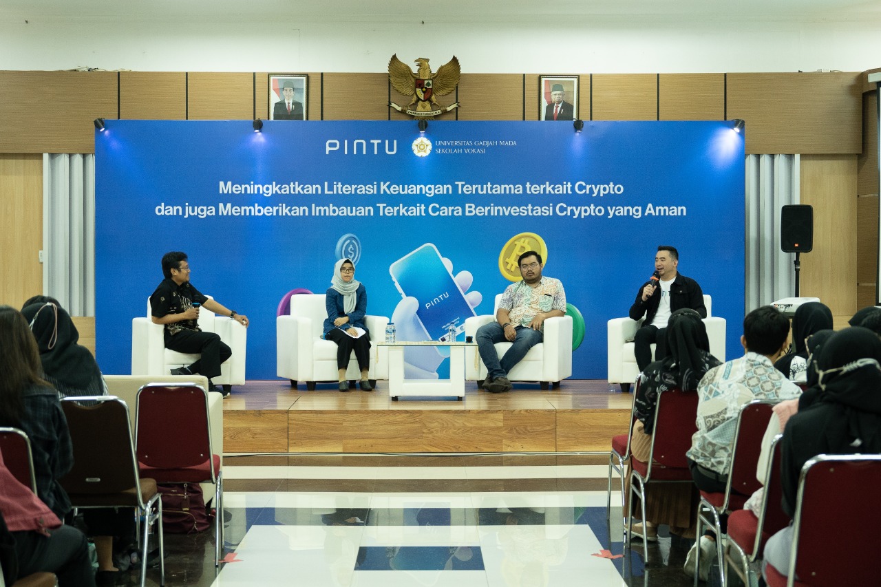 PINTU Talk (Campus Edition) di Diploma Ekonomika dan Bisnis Sekolah Vokasi Universitas Gadjah Mada (DEB SV UGM), Yogyakarta. 