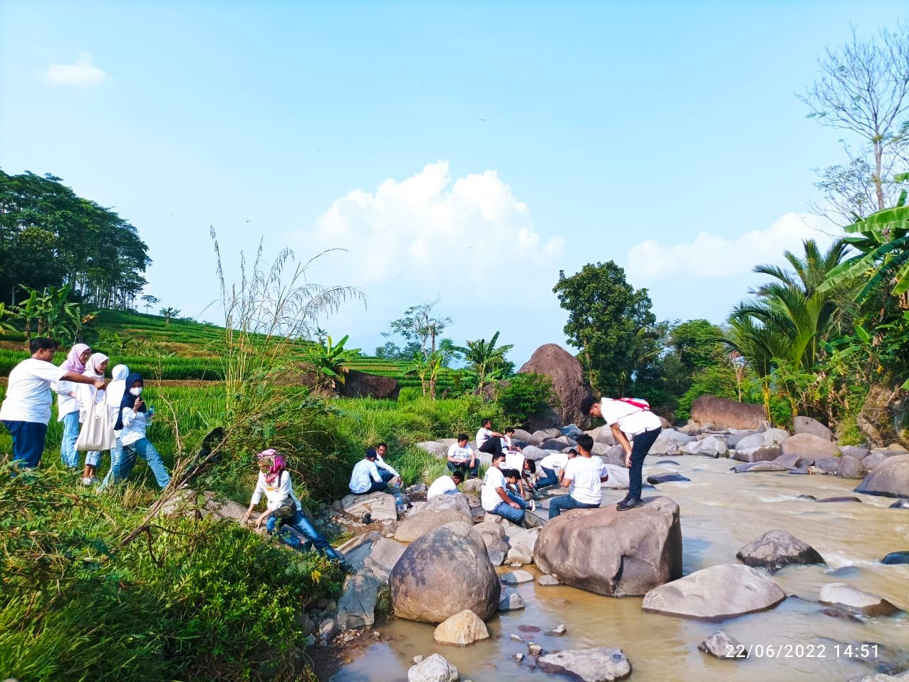 Kawasan wisata alam Islami itu nanti dibangun pondok pesantren, pusat pendidikan Al-Qur'an, dan rumah bagi para penghafal Al-Qur'an.