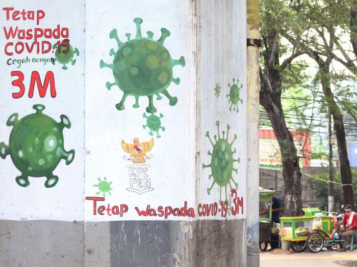 Menuju Akhir Pandemi, IDI: Jangan Lengah, Tetap Pakai Masker