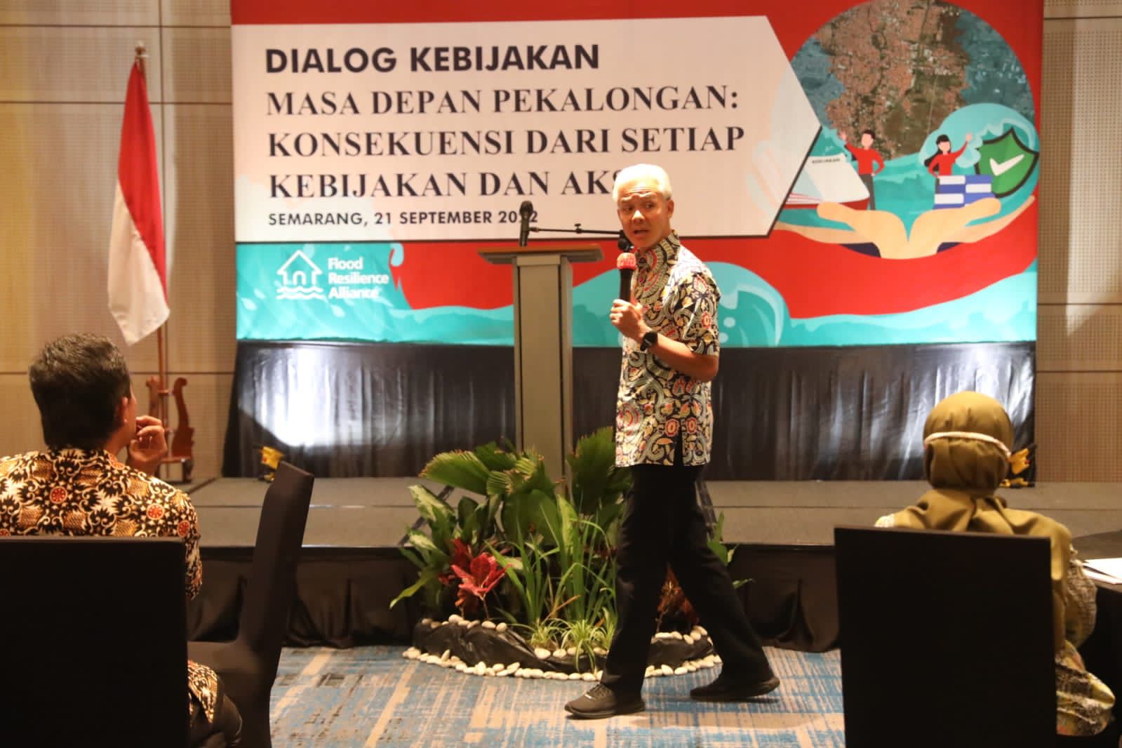 Gubernur Jawa Tengah Ganjar Pranowo saat menjadi pembicara dalam Dialog Kebijakan: Masa Depan Pekalongan Konsekuensi dari Setiap Kebijakan d