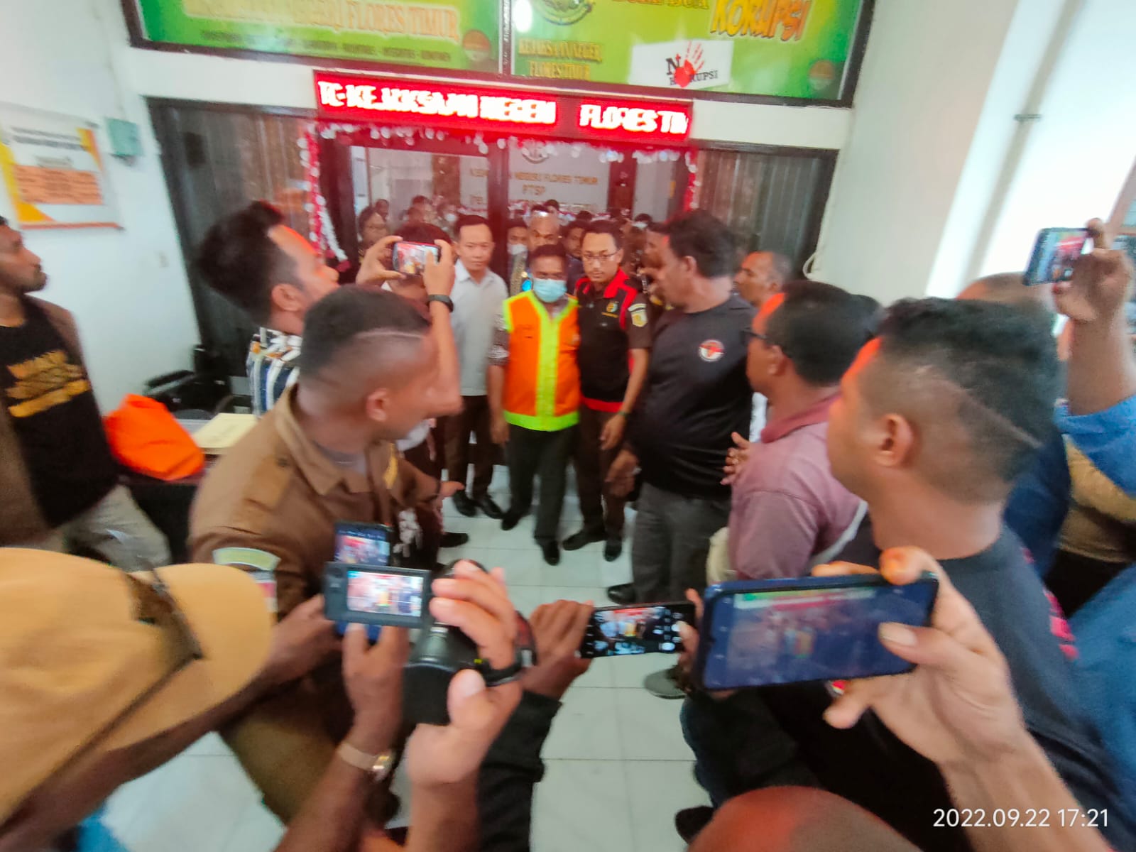 Sekda Flotim ditahan Kejaksaan Negeri Flotim pada Kamis (22/9), sementara bendahara BPBD Flotim dua kali mangkir pemeriksaan.