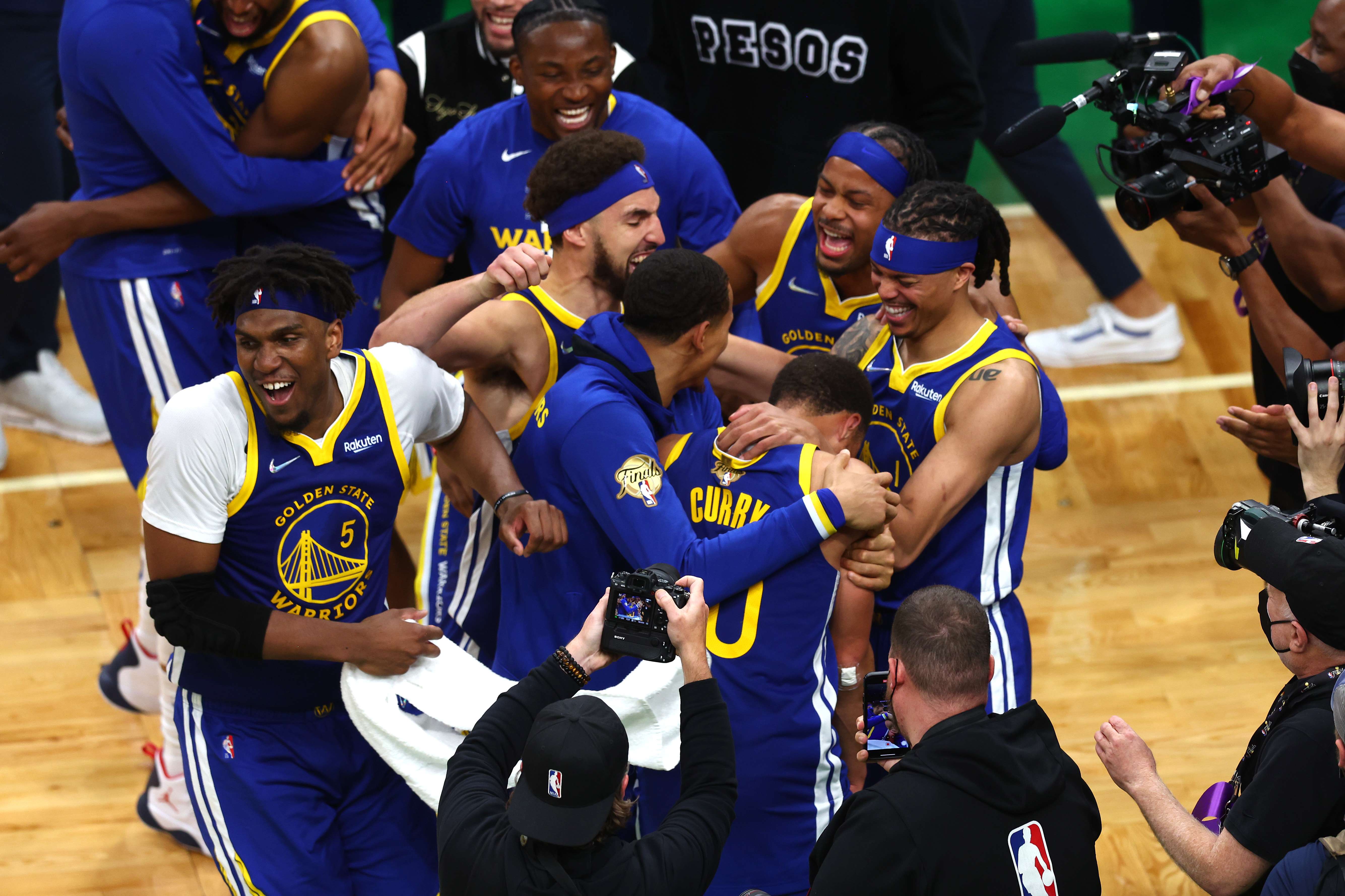 Golden State Warriors merayakan kemenangan di final NBA.