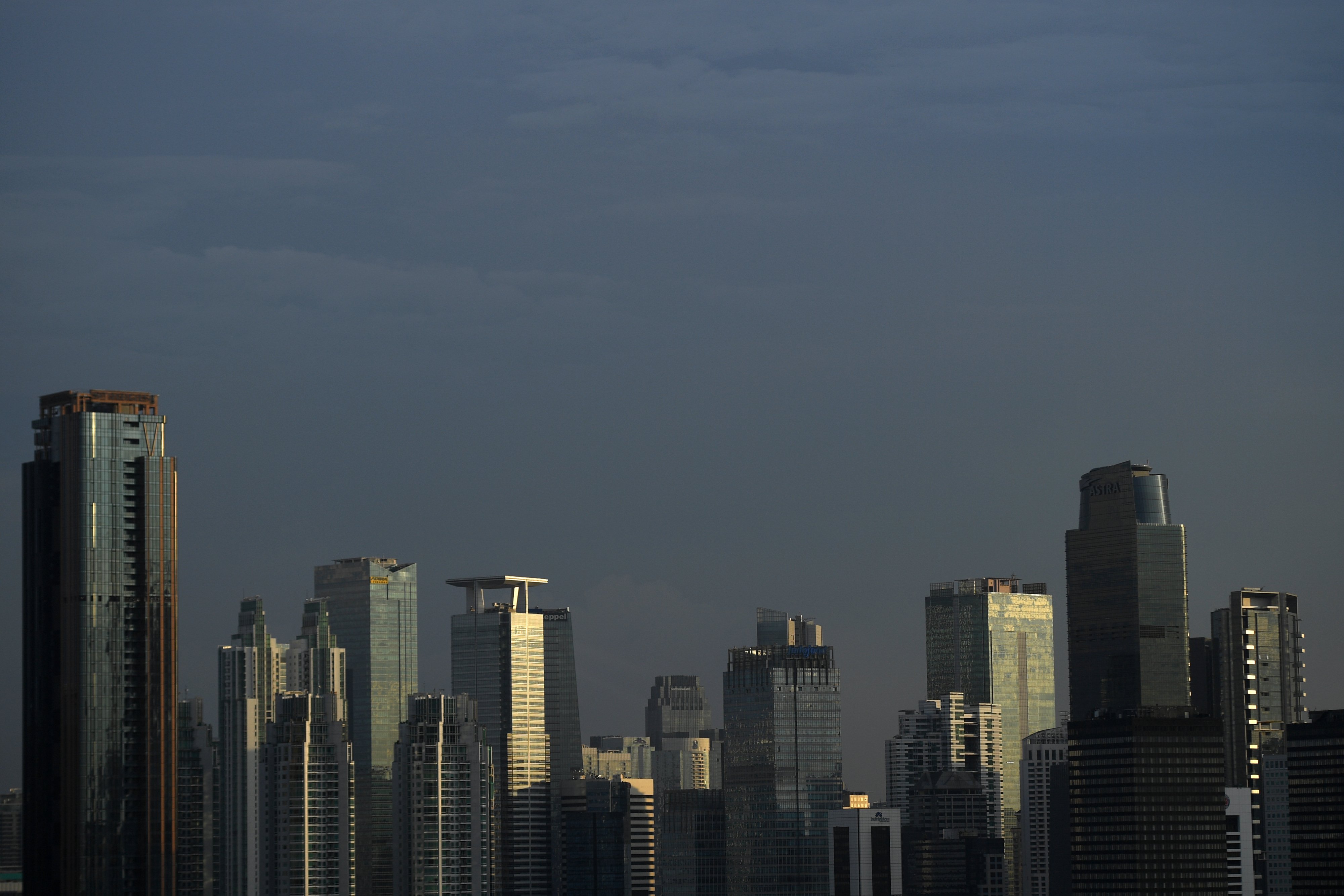 Suasana lanskap kawasan Ibu Kota yang dipenuhi dengan gedung bertingkat.