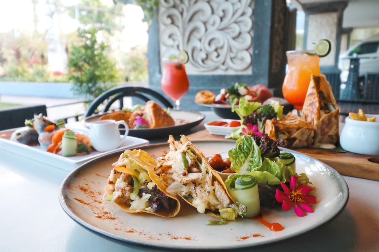 Mencari menu brunch yang lezat di wilayah Jimbaran, Bali, adalah berkunjung ke 8Trium Lounge & Café di Infinity8 Bali.