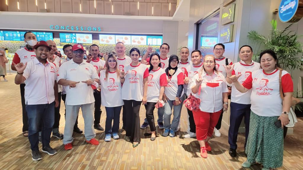 Segenap pengurus DPP Moeldoko Center seusai nobar.