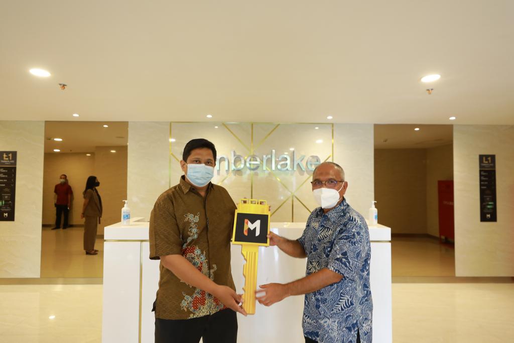 Penyerahan unit Apartemen Meikarta yang dilakukan secara simbolis.