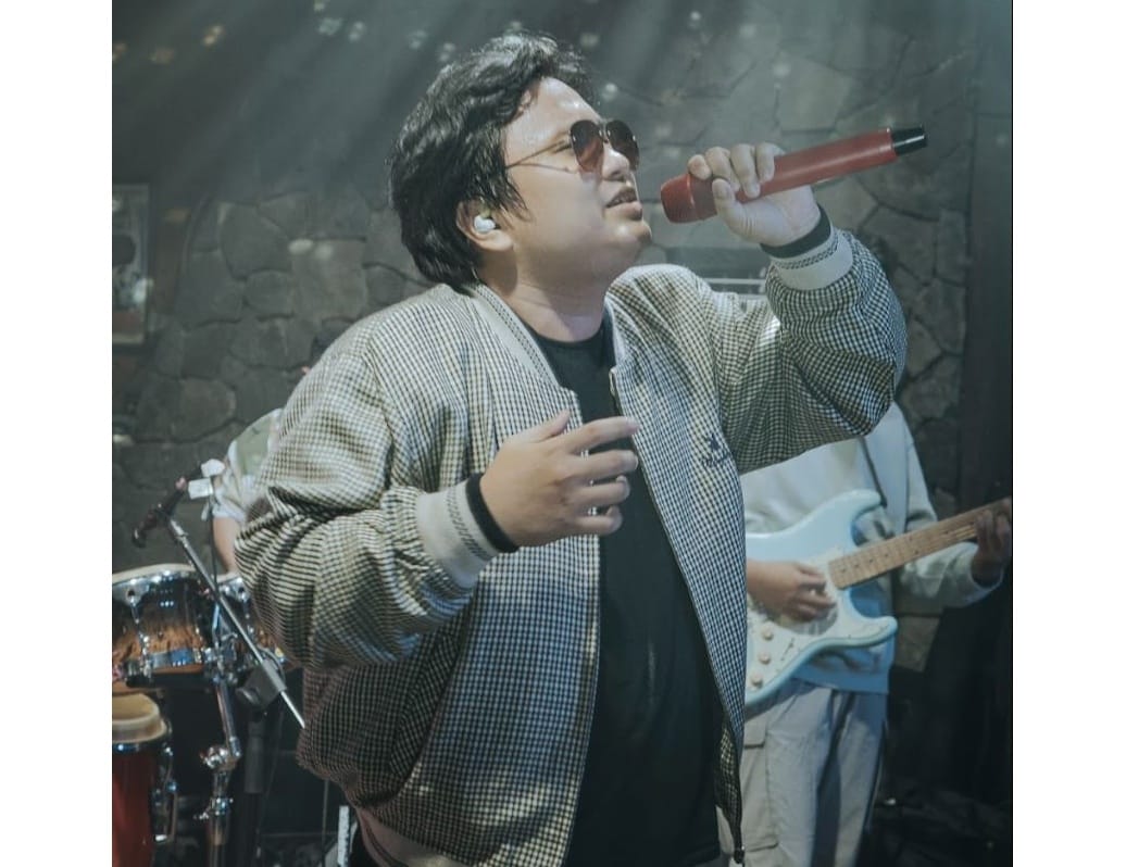 Penyanyi Fiko Nainggolan saat perilisan video musik Semoga Jumpa Lagi, di Jakarta, Rabu (31/8).