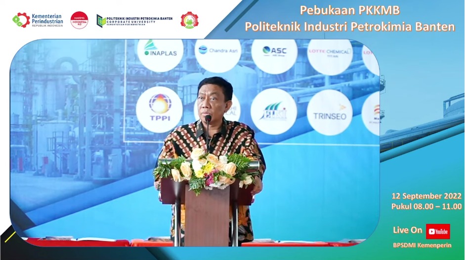 Kepala Badan Pengembangan SDM Industri (BPSDMI) Arus Gunawan dalam Pembukaan PKKMB Politeknik Industri Petrokimia Banten.