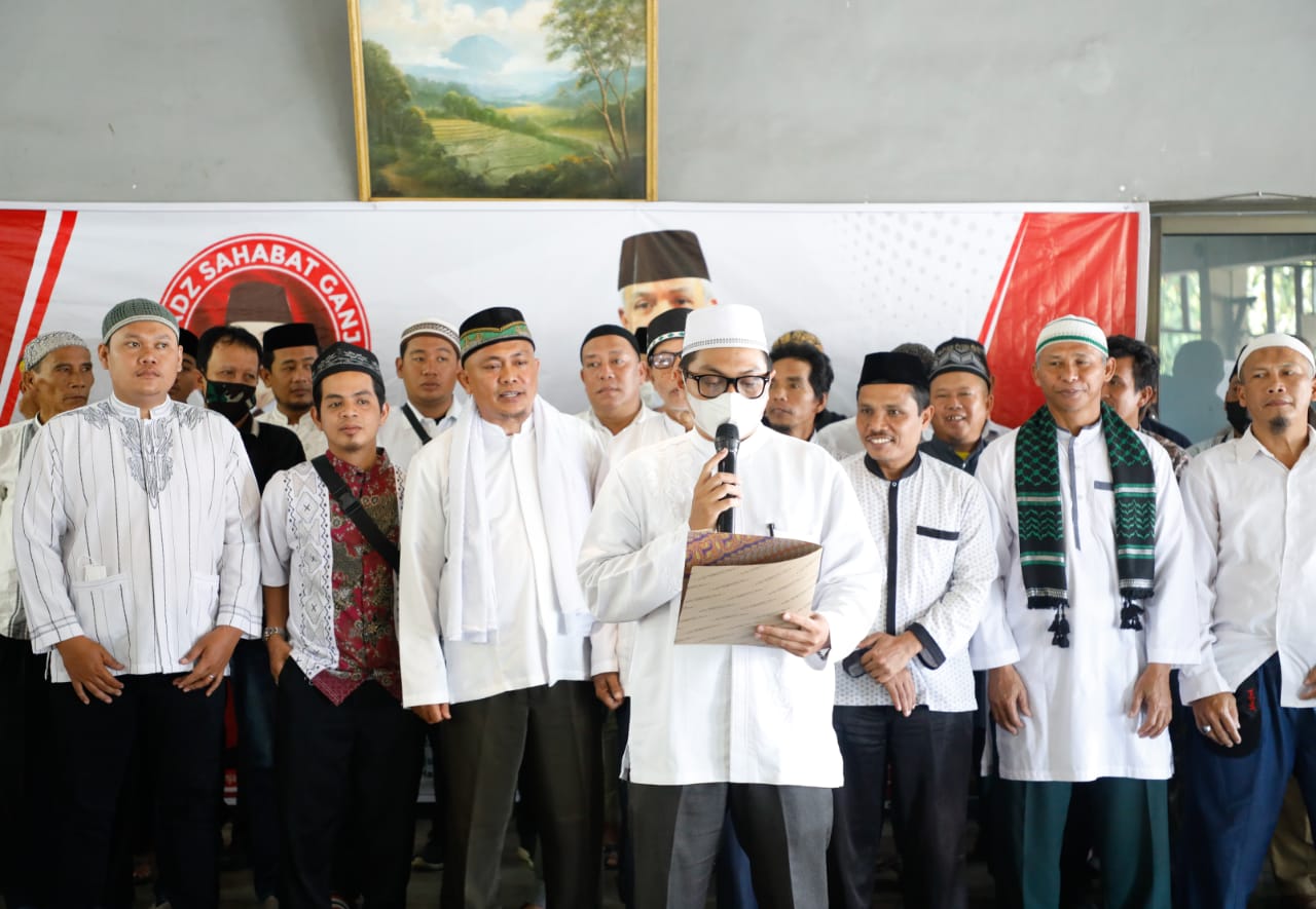 Pemuka agama dan kalangan ustadz di Simalungun, Sumatra Utara menggabungkan diri dalam jaringan Ustadz Sahabat (Usbat) Ganjar, Selasa (13/9)
