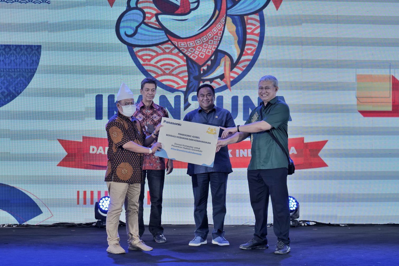 Kembangkan SDM Unggul, Panasonic Gobel Donasikan Komputer ke Pesantren HUBULO