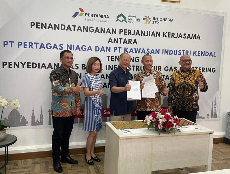 PT Pertagas Niaga (PTGN) dan Kawasan Industri Kendal (KIK) menandatangani perjanjian kerjasama penyediaan gas bumi melalui clustering CNG, S