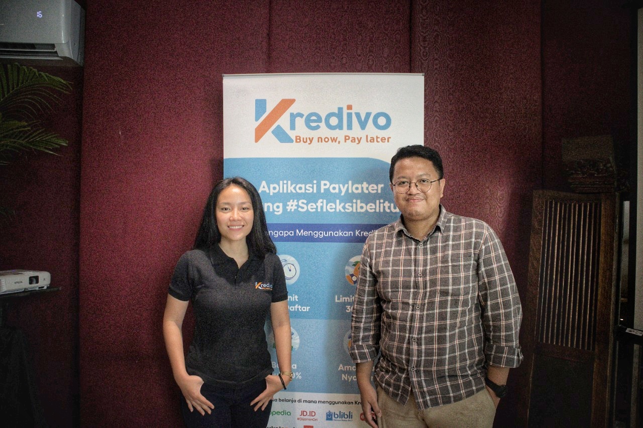 VP Marketing & Communications Kredivo Indina Andamari  dan Ekonomo INDEF Nailul Huda di diskusi mengenai paylater