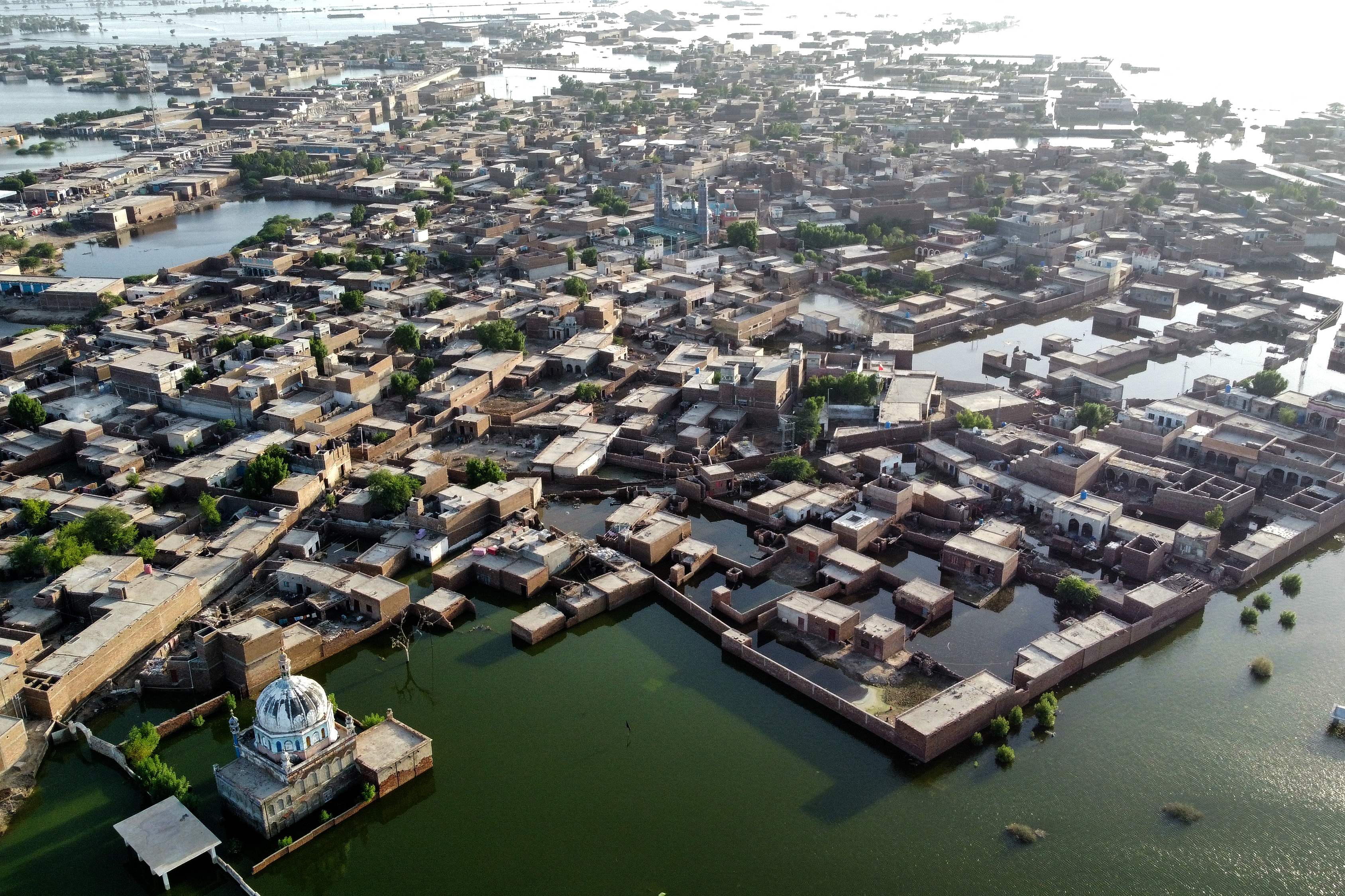 Foto udara wilayah Pakistan yang terdampak bencana banjir.
