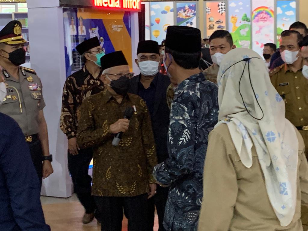 Wapres Ma'ruf Amin saat meninjau Mall Pelayanan Publik di Jakabaring, Palembang, Sumatera Selatan.