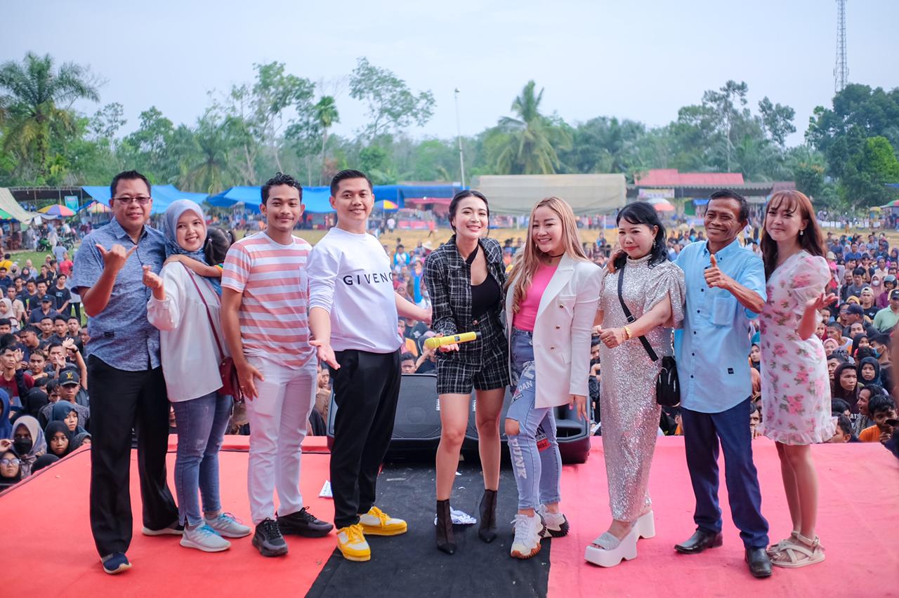 WIka Salim di ajang reuni Akbar SMP 13 Tebo