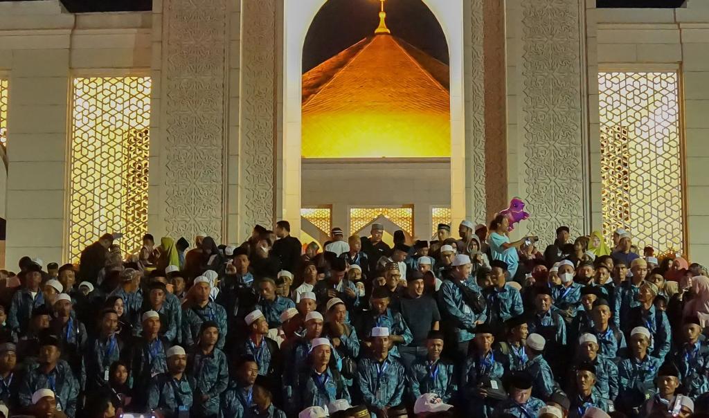 Jhonlin Group memberangkatkan sebanyak 870 orang warga Kabupaten Tanah Bumbu, Kalimantan Selatan untuk menunaikan ibadah umrah. 