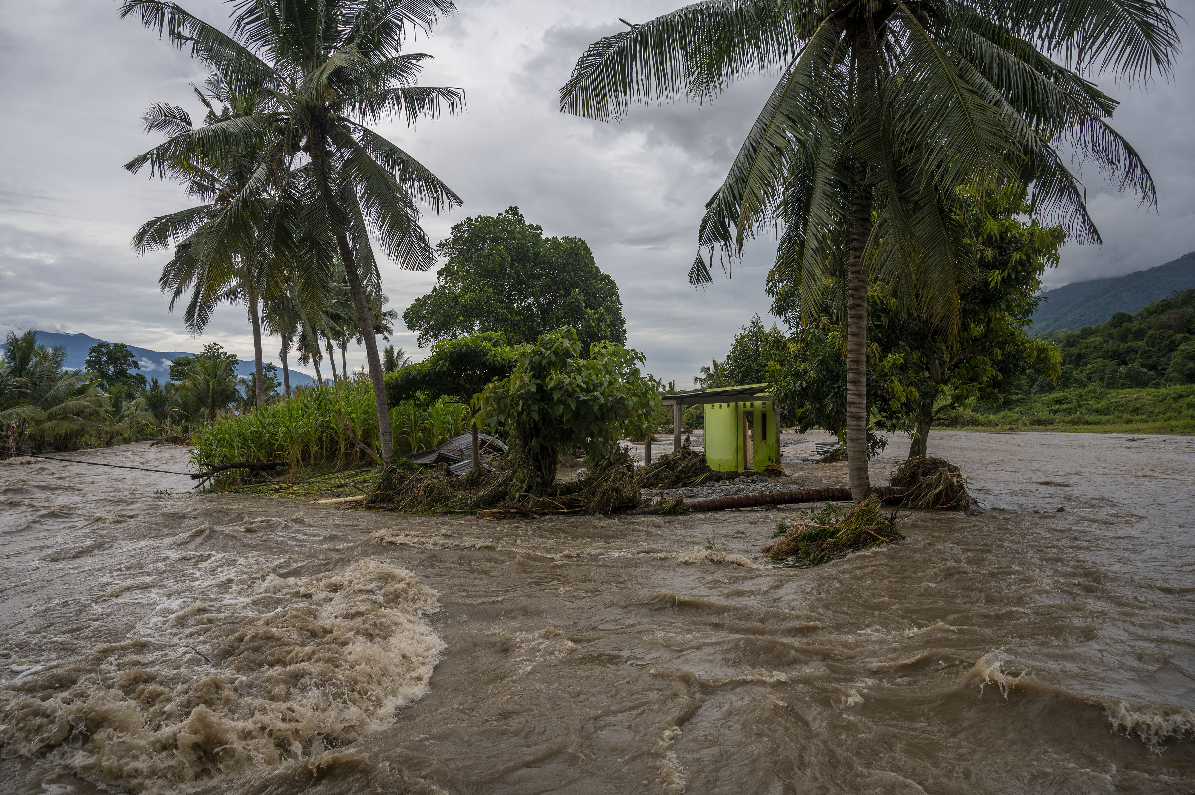 Kondisi sebuah rumah setelah terkena banjir di Desa Pakuli Utara, Gumbasa, Sigi, Sulawesi Tengah, Selasa (6/9/2022)