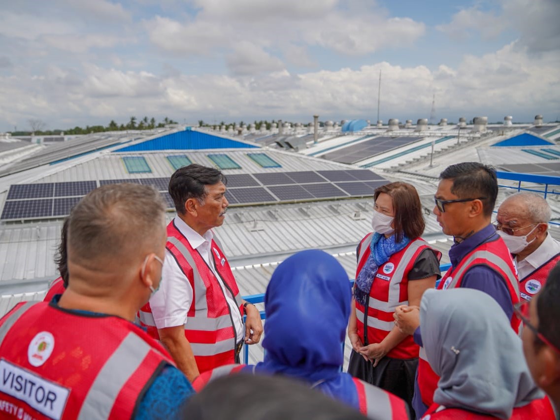 Dengan kapasitas sistem sebesar 704 KWP, PLTS itu dapat menghasilkan listrik sebesar 1.050 MWH per tahun.