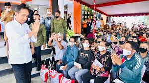 Jokowi Pastikan Penyaluran Bantuan Sosial Berjalan Lancar