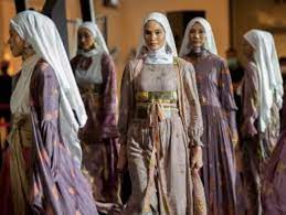 Peragaan fesyen saat gelaran MUFFEST 2021 di Jakarta. 