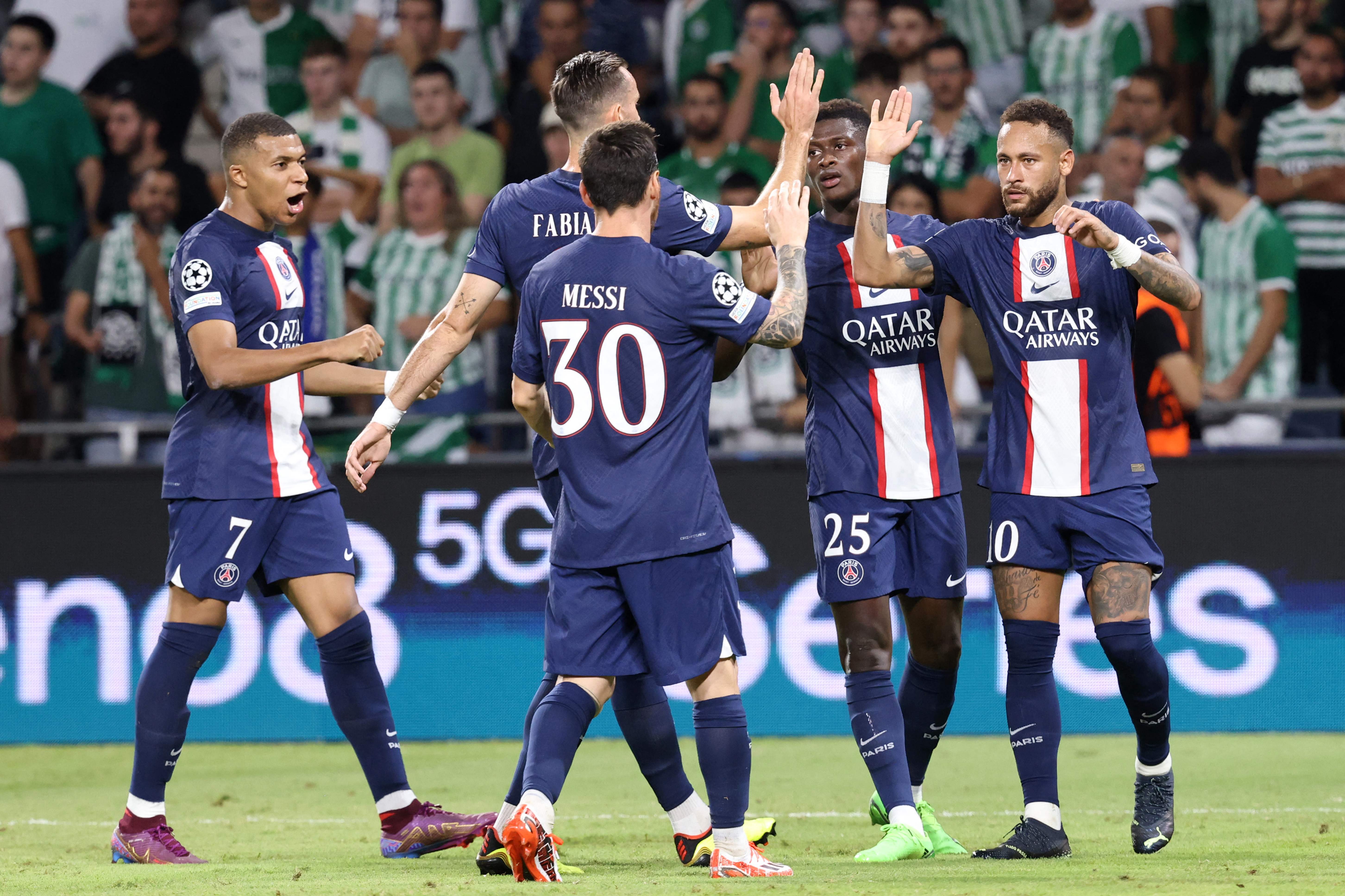 Para pemain PSG melakukan selebrasi usai mencetak gol ke gawang Maccabi Haifa dalam laga Liga Champions.