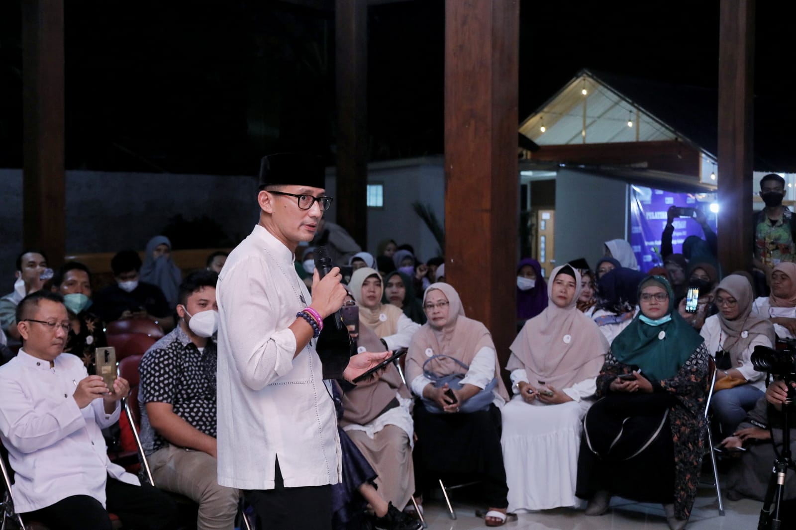 Menparekraf Sandiaga Uno berkolaborasi dengan Bank Infaq Ar-Raudhoh menggelar pelatihan pengolahan keuangan untuk ratusan pegiat UMKM di Kab