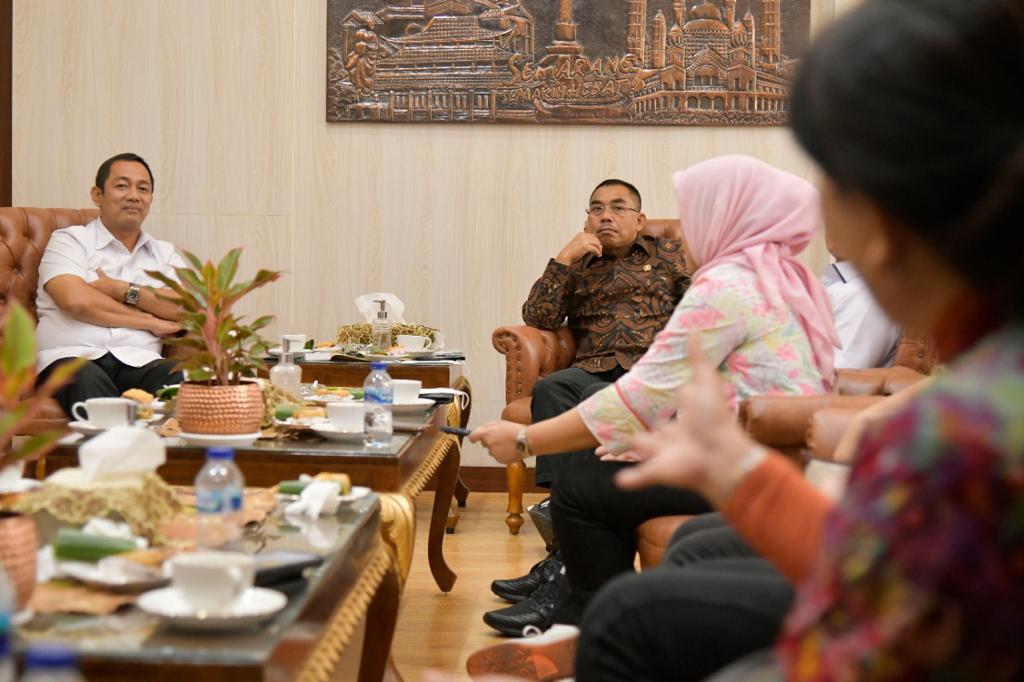 Wali Kota Kota Semarang Hendrar Prihadi menerima Fraksi PDI Perjuangan DPRD DKI Jakarta yang dipimpin Gembong Warsono
