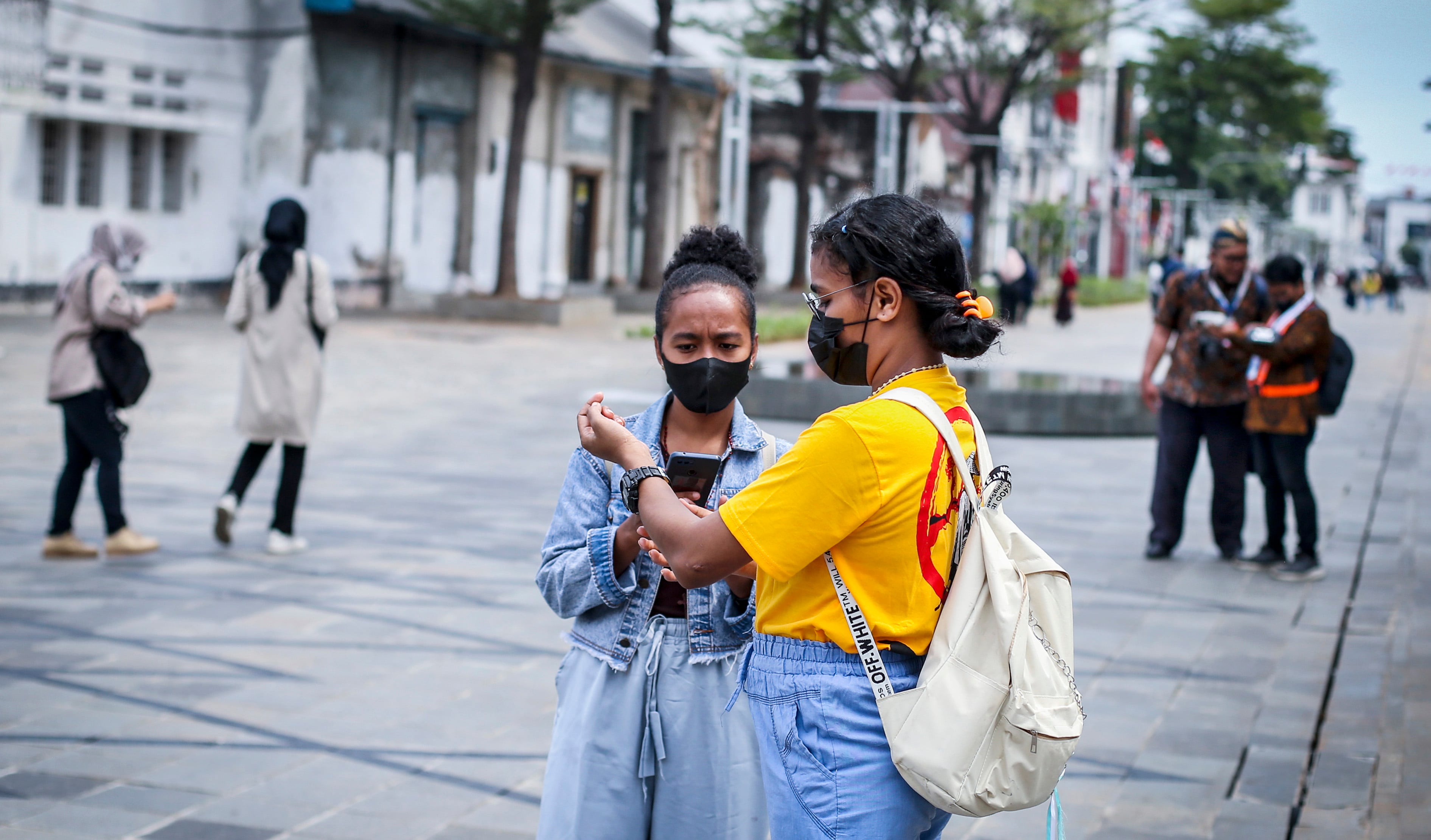 Konsisten dengan PPKM, RI tidak Perlu Tiru Tetangga Lepas Masker